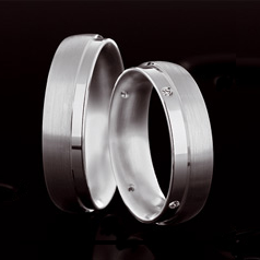 Брачни халки в бяло злато с диаманти 29