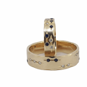 Брачни халки в жълто злато с бели и черни диаманти 4